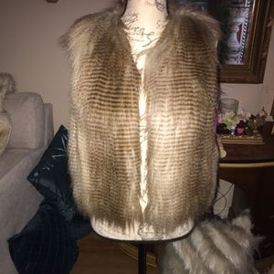 🔥🔥ABSOLUTELY GORGEOUS FAUX FUR VEST.